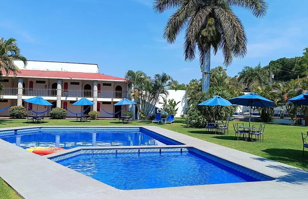 Hotel Iguanas-1