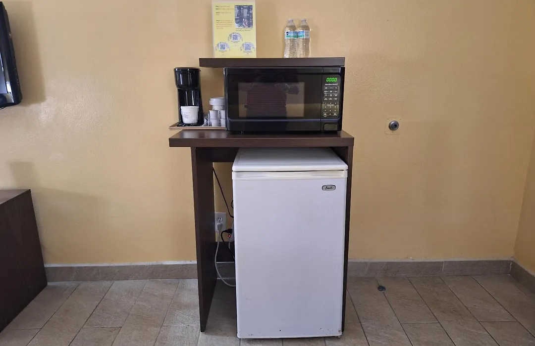 Super 8 By Wyndham Weslaco-1
