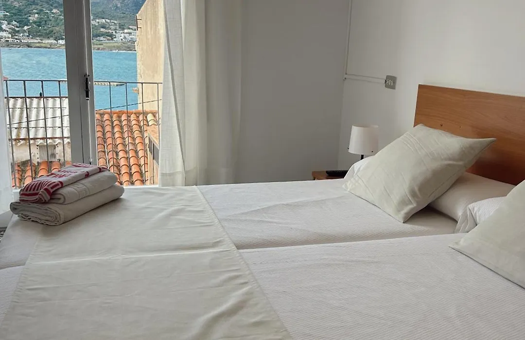 Hostal La Tina-1