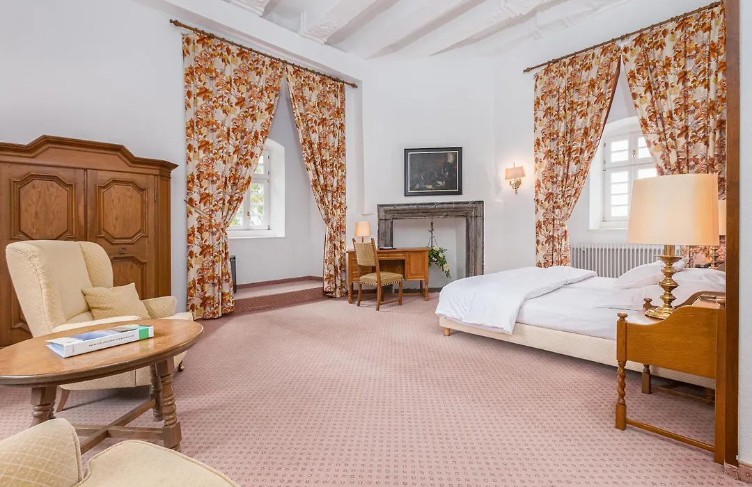 Hotel Und Restaurant Burg Schnellenberg-1
