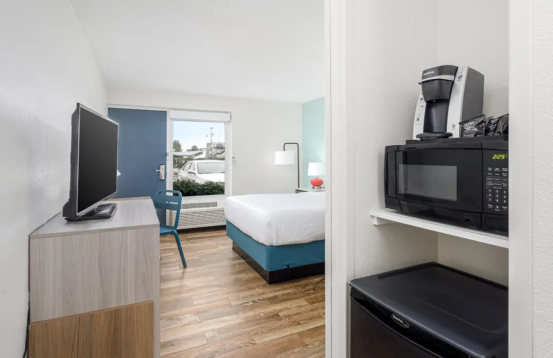 Surf & Sand Hotel - Free Hot Breakfast & Rentals-1