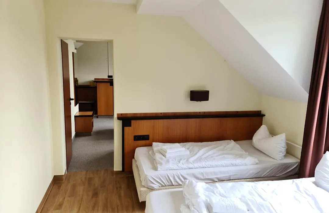 Landhotel Löwenbruch-1