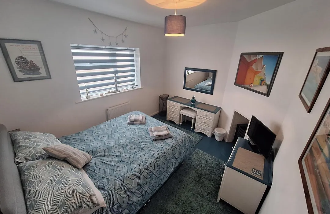 By The Sea, Home From Home Sleeps 6-1