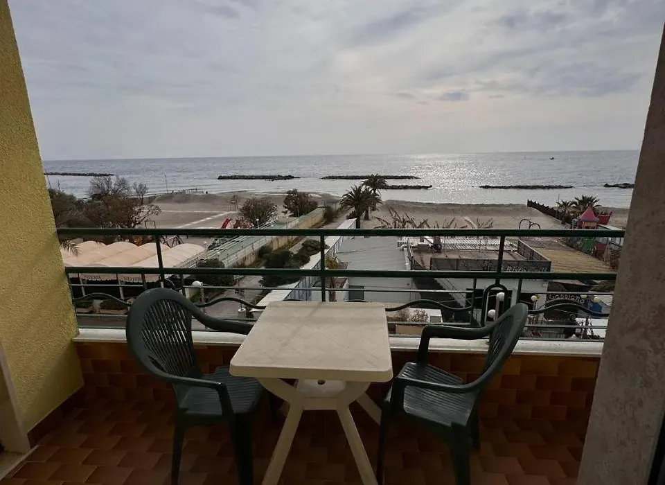 Hotel Ideal-1