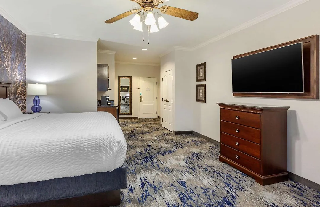 Clarion Pointe Sulphur Springs-1