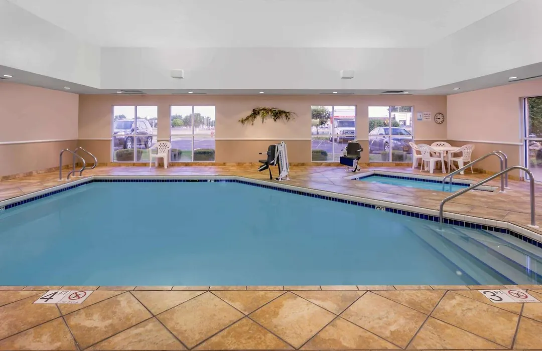 Super 8 By Wyndham Madison South-1