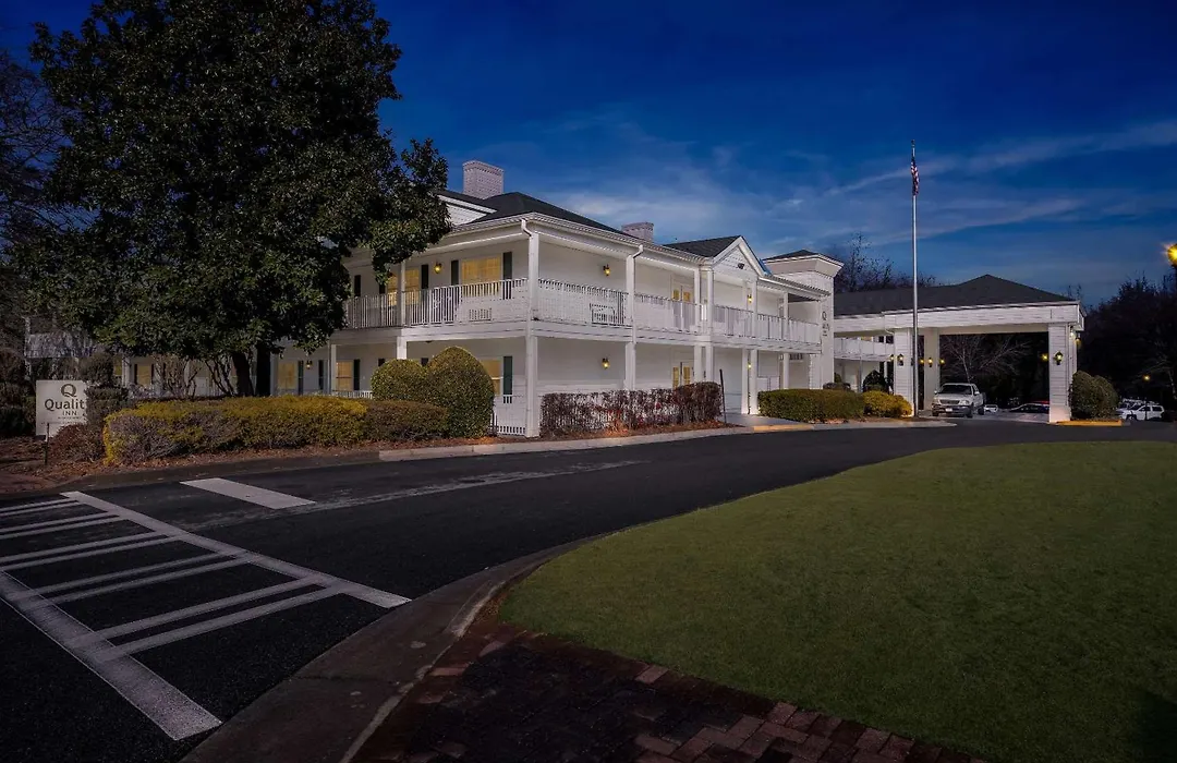 Quality Inn Fayetteville Near Historic Downtown Square-1