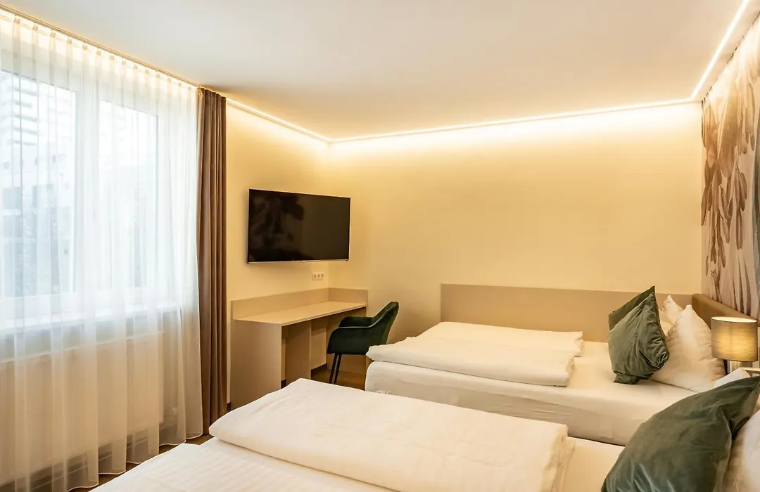 Hotel Lokomotive-1