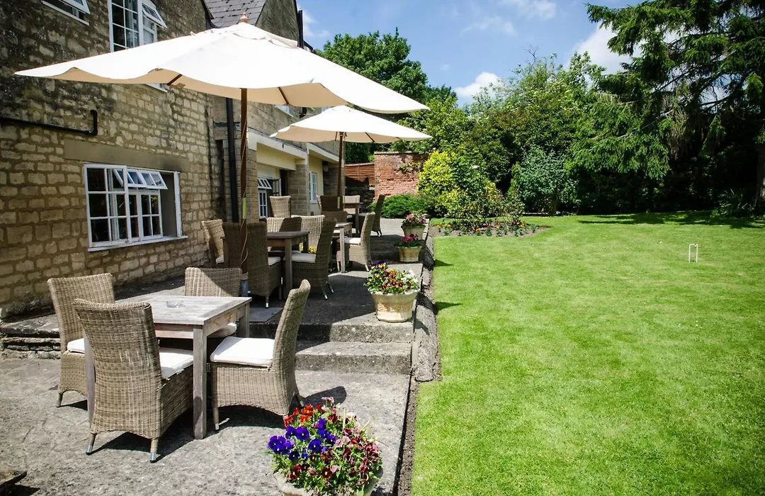 Pettifers Freehouse Hotel-1
