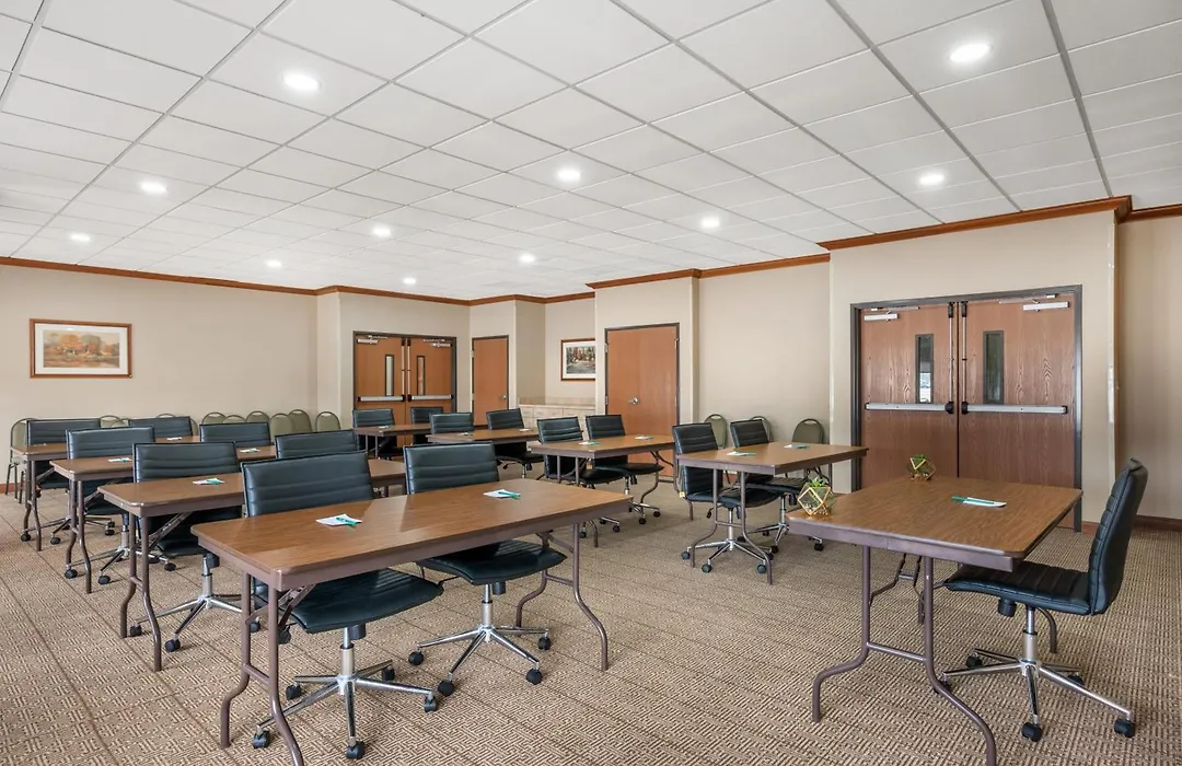 Quality Inn & Suites Near Owensboro & Holiday World Gold Award Winner-1