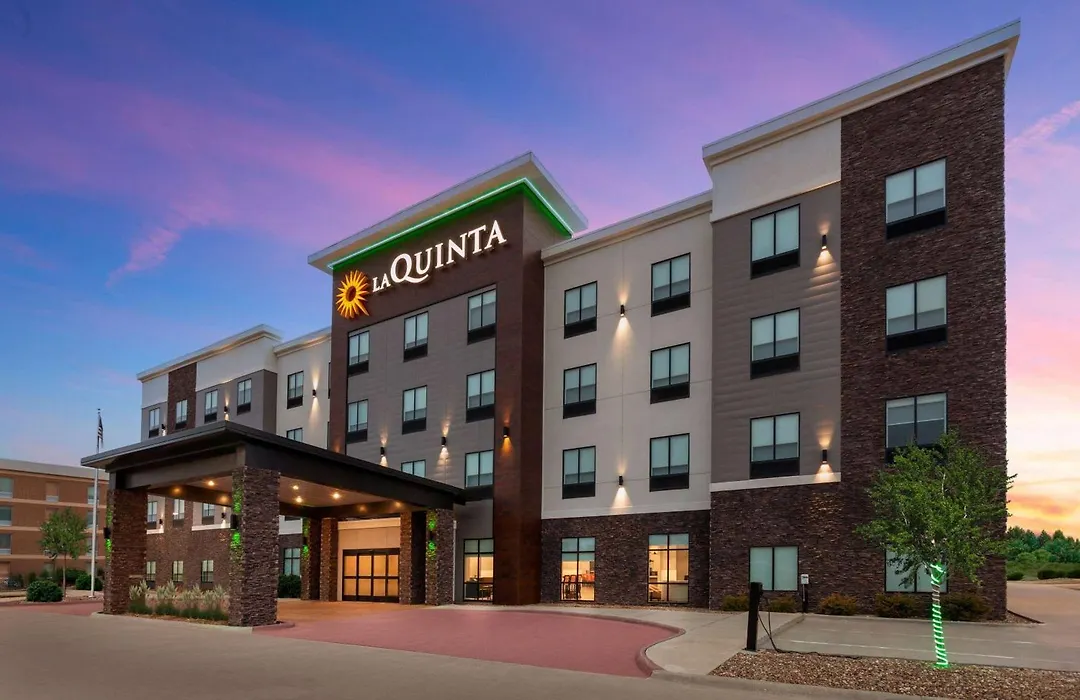 La Quinta Inn & Suites By Wyndham Coralville Iowa City-1
