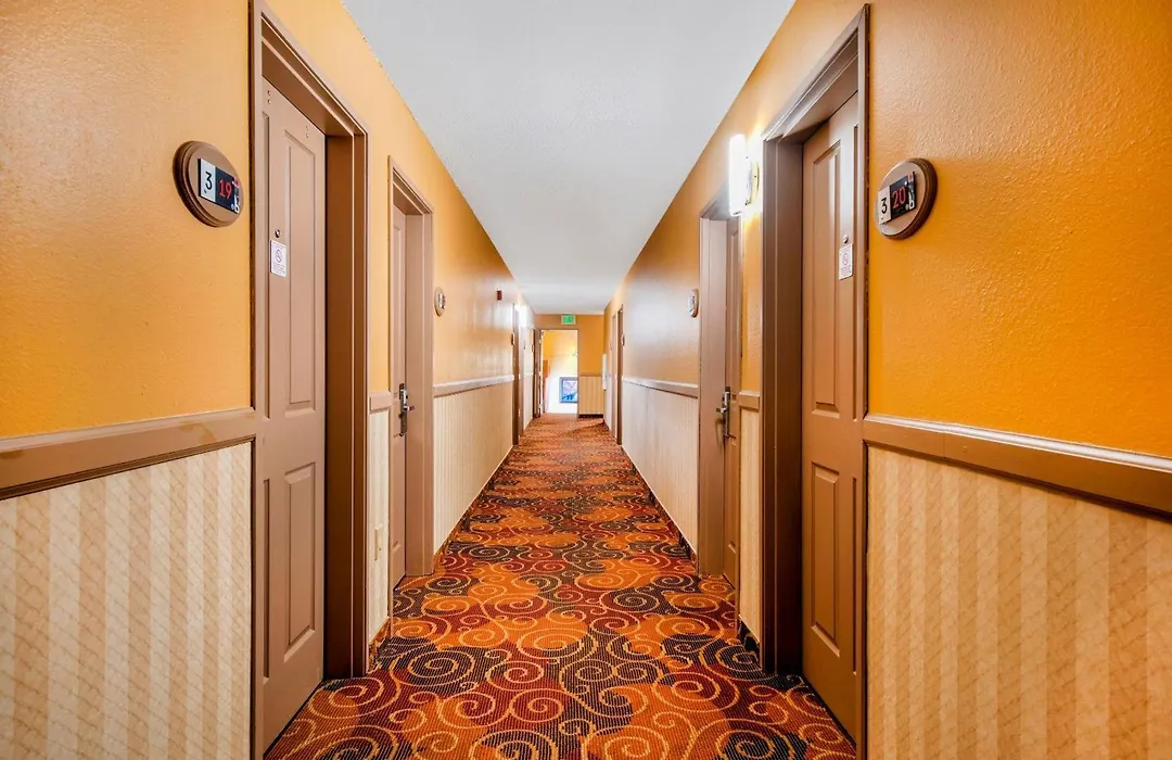 Oyo Hotel Castle Rock Co Downtown-1