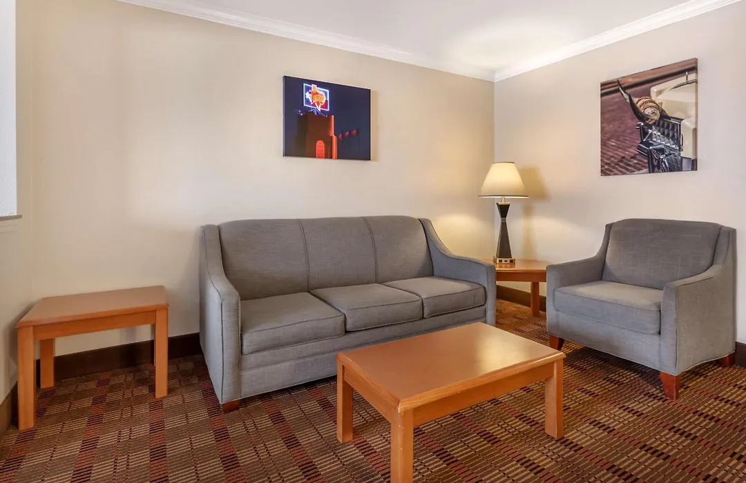 Best Western Club House Inn & Suites-1