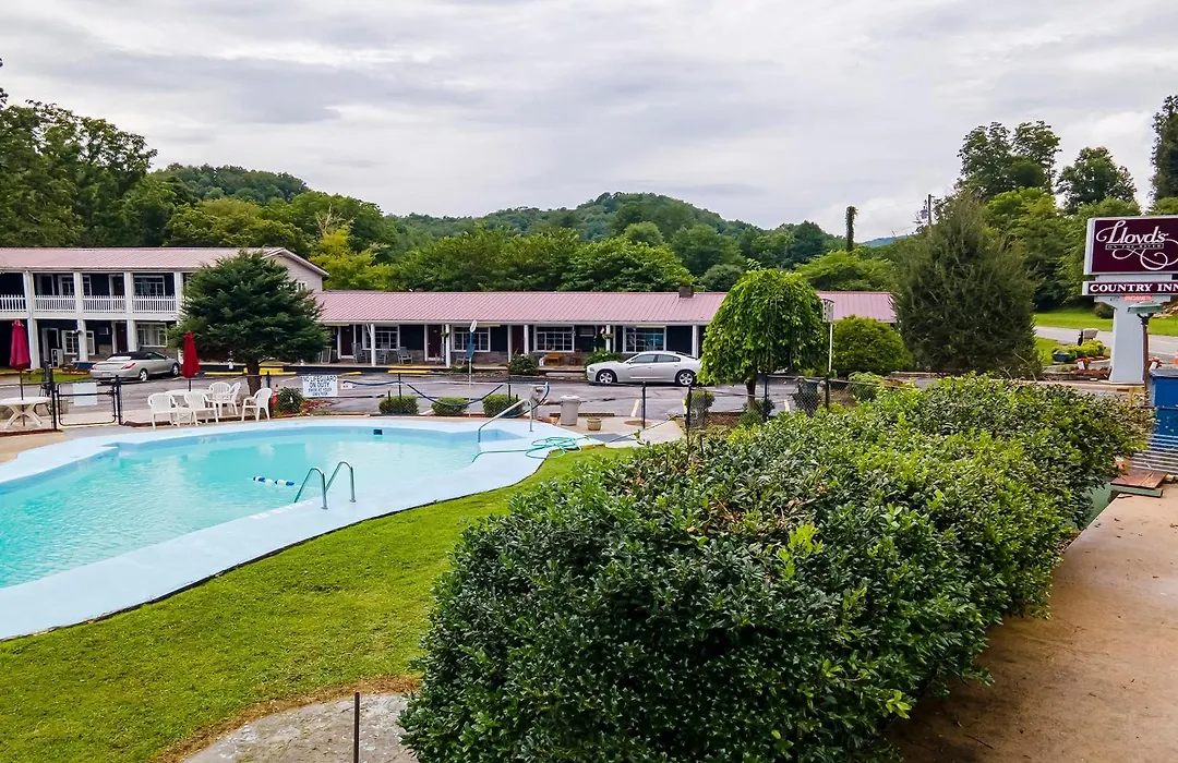 Lloyd'S On The River Country Inn By Oyo-1