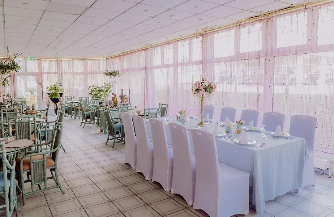LandHotel-1