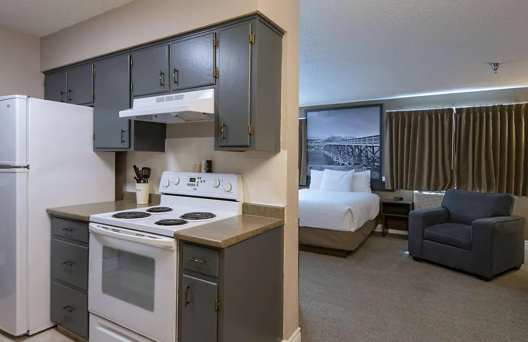 Super 8 By Wyndham Kamloops On The Hill-1