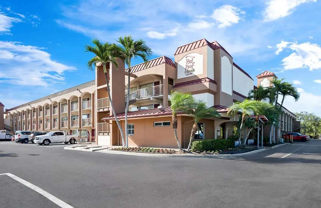 Red Roof Inn Plus+ & Suites Naples Downtown-5Th Ave S-1