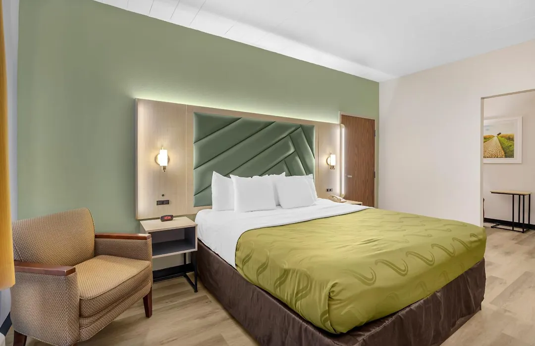 Quality Inn & Suites Monterey I-40-1