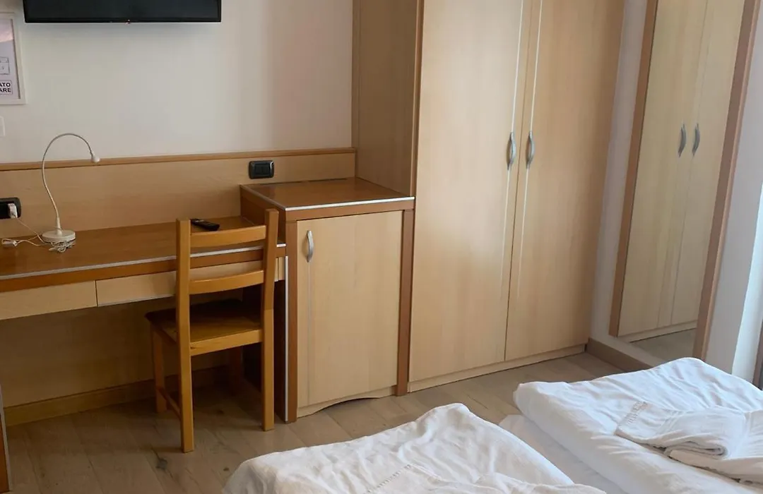 Hotel Garnì Delle Rose-1