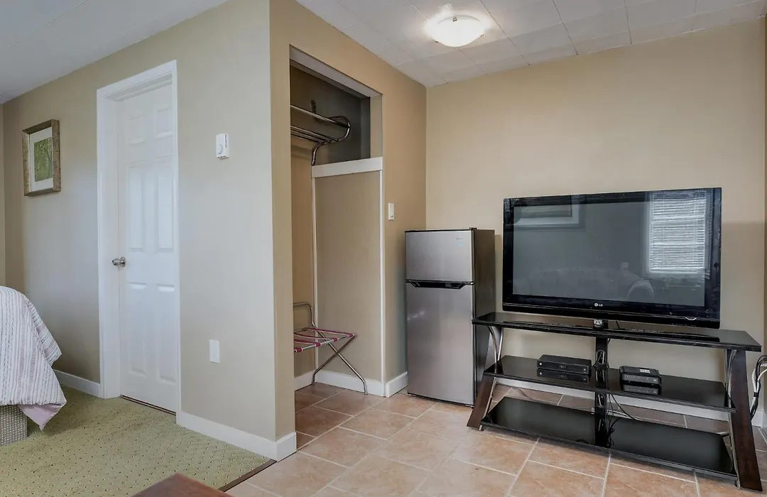 Malahat Bungalows Motel-1