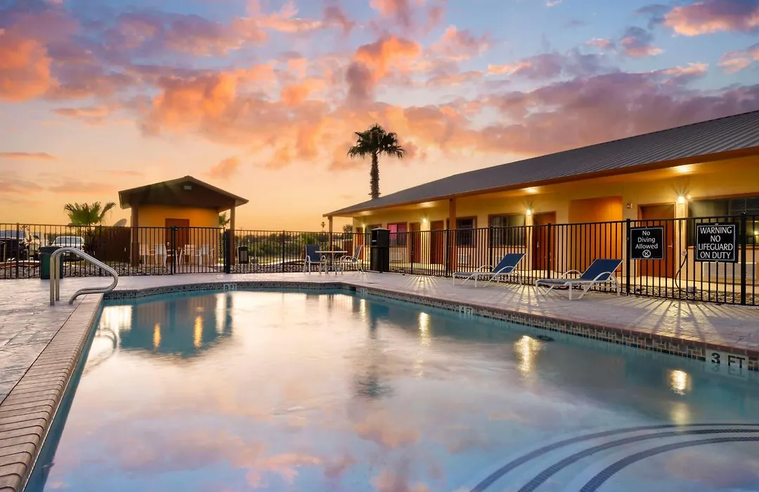 Best Western Hebbronville Inn-1