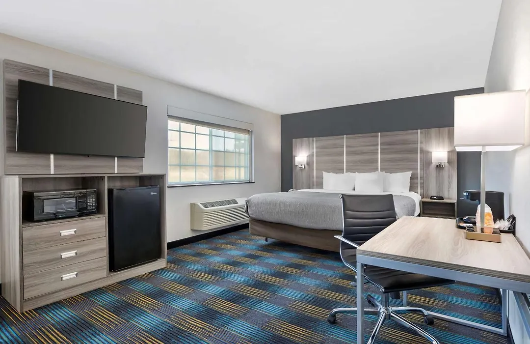 Quality Inn & Suites Fort Madison Near Hwy 61-1