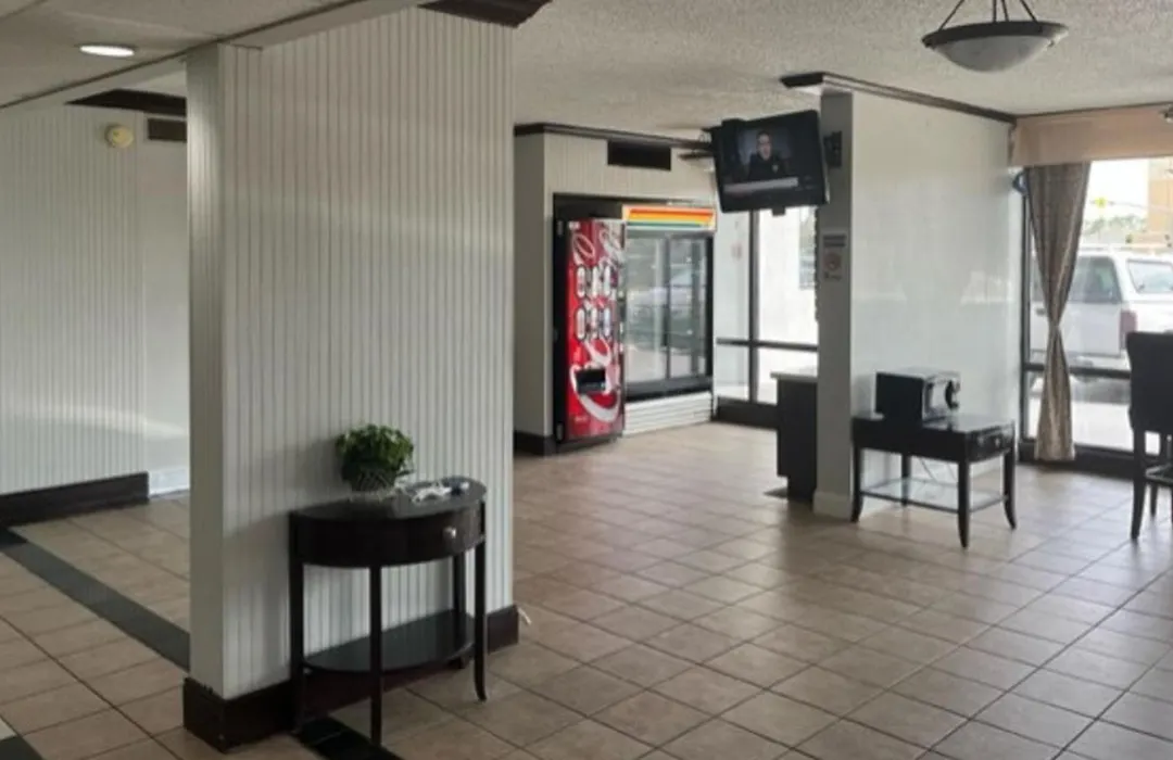 Motel 6 Baton Rouge East, La I12-1
