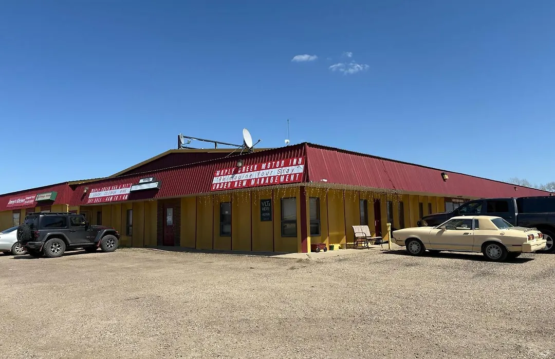 Maple Creek Motor Inn-1
