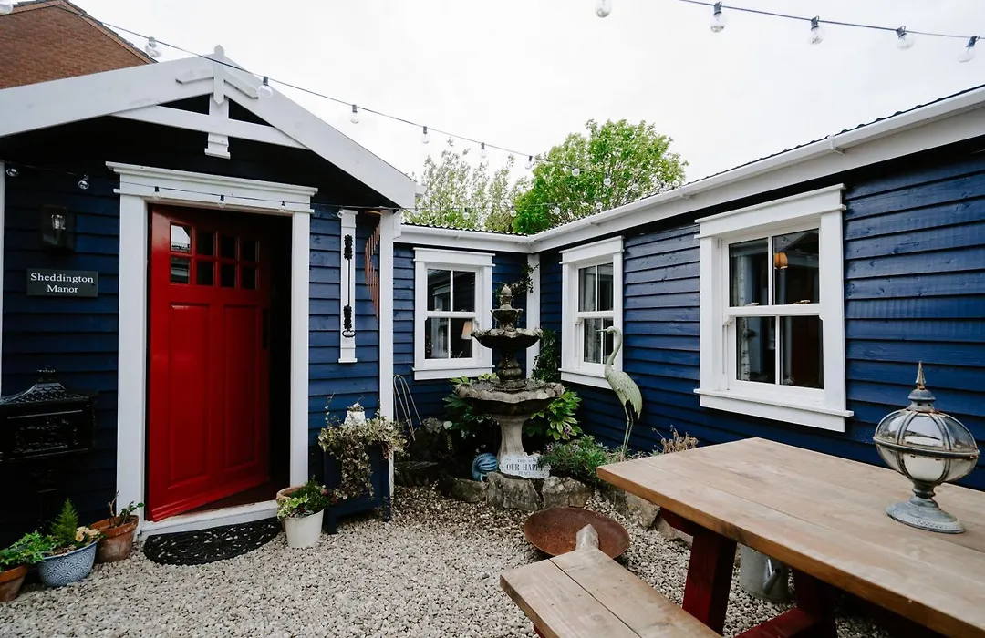 Sheddington Manor - 2 Bedroom Guest House & Cinema-1