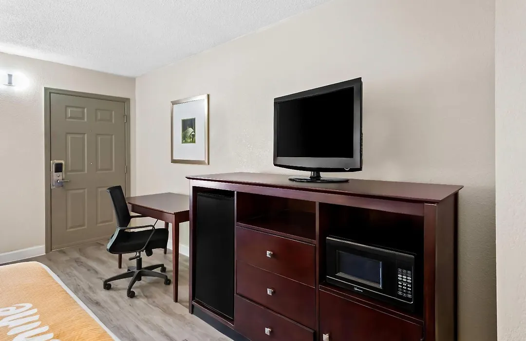 Days Inn By Wyndham Petersburg/South Fort Lee-1