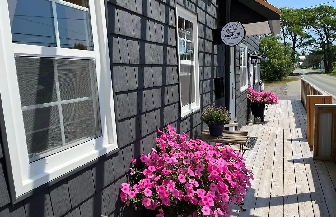Groundswell Pub & Inn-1