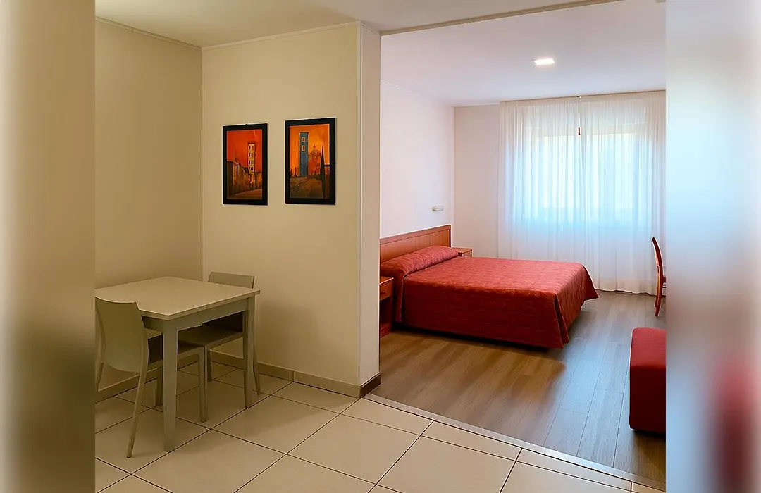 Hotel e Appartamenti La Solaria con parcheggio gratuito a soli 450 MT dalla nuova Basilica di Padre Pio-1