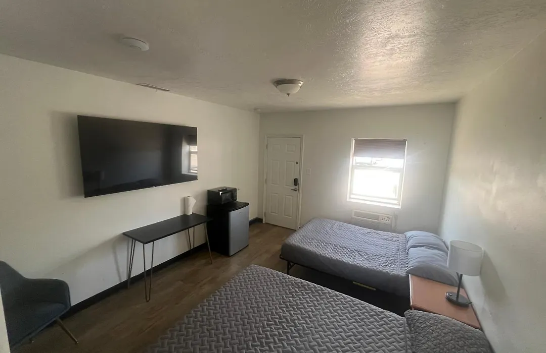 Mac'S Motel-1