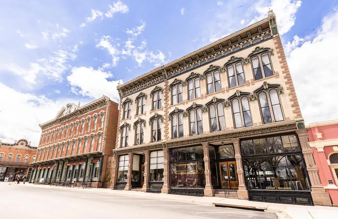 Historic Plaza Hotel-1