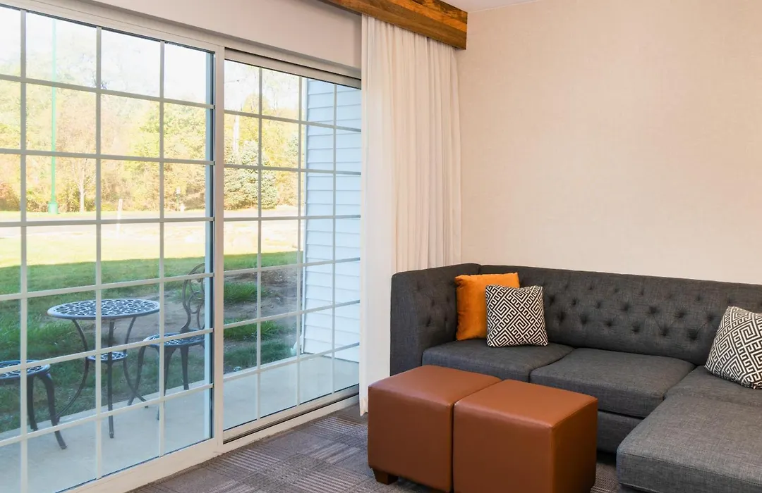 Cherry Valley Hotel-1