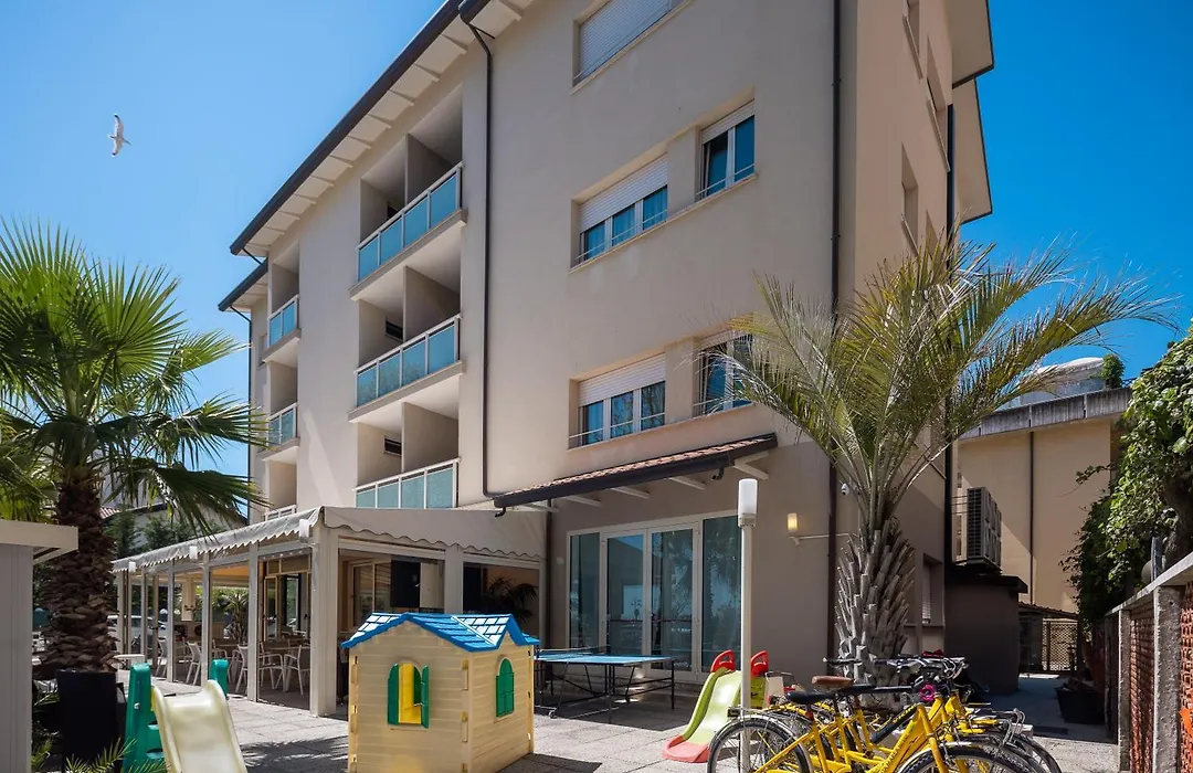 Hotel Altamarea Cesenatico-1
