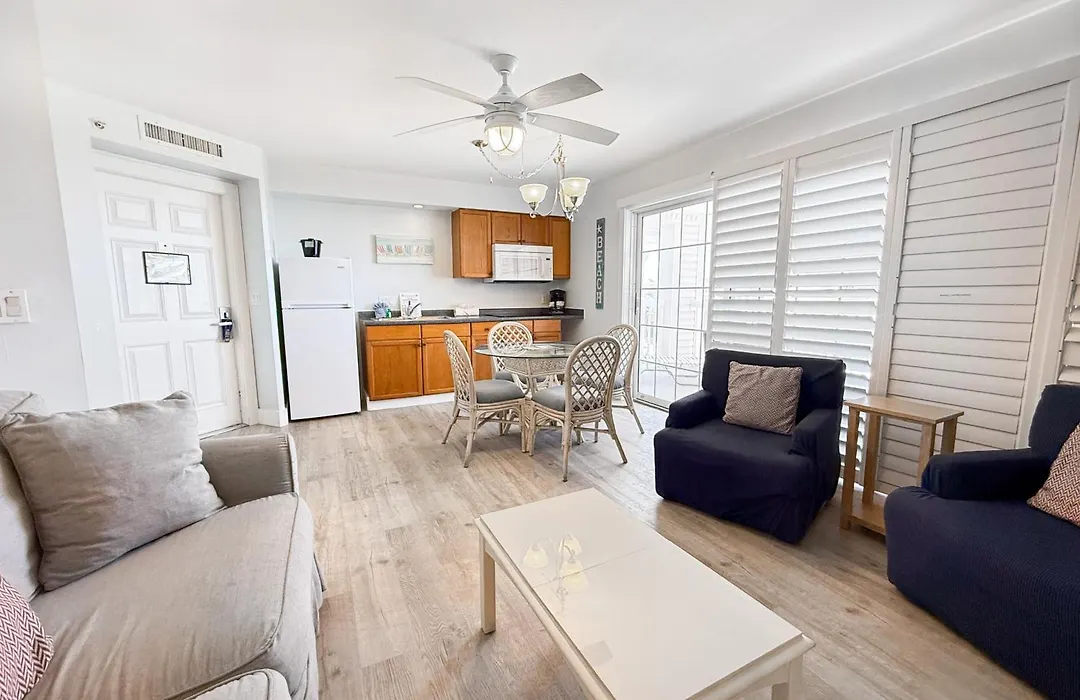 Lighthouse Resort: Inn & Suites-1