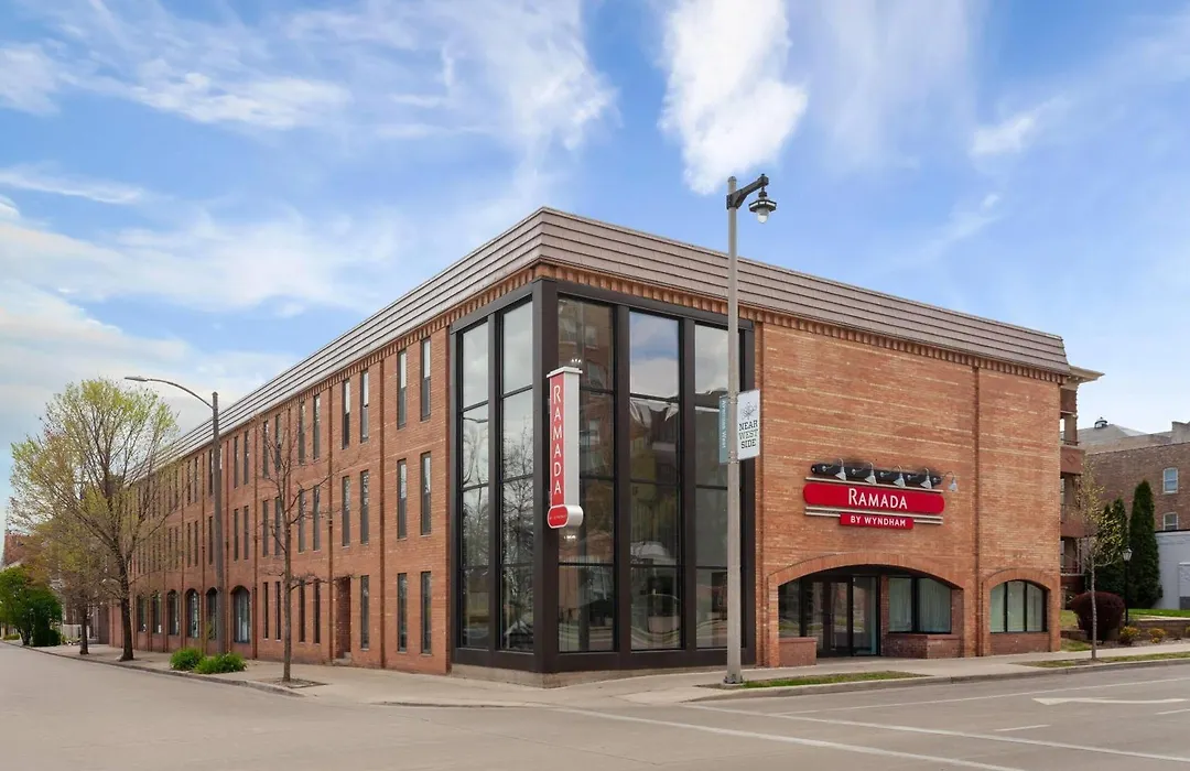 Ramada By Wyndham Milwaukee-1