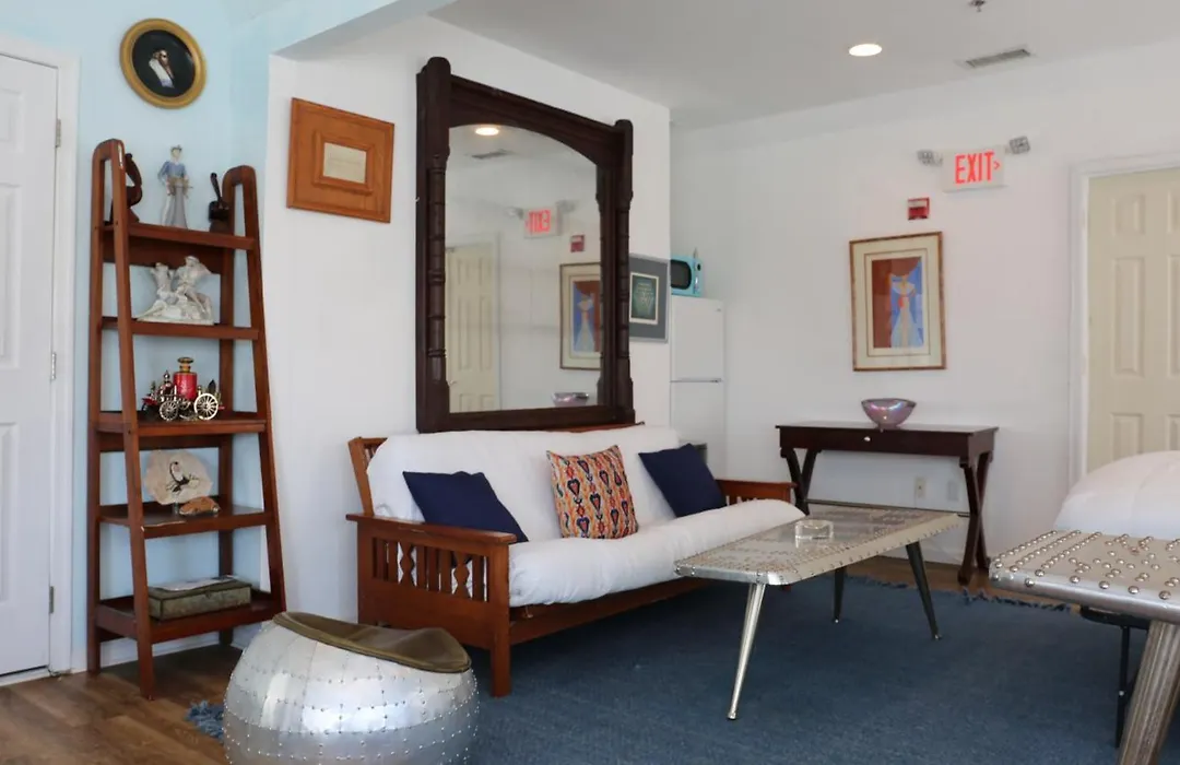 Tavern On The Bay Hotel - Frank Sinatra Suite-1