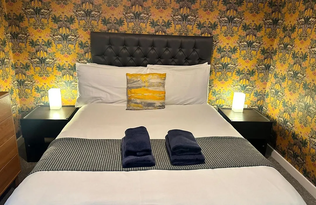 Beehosting Adelphi Wharf Apartments-1