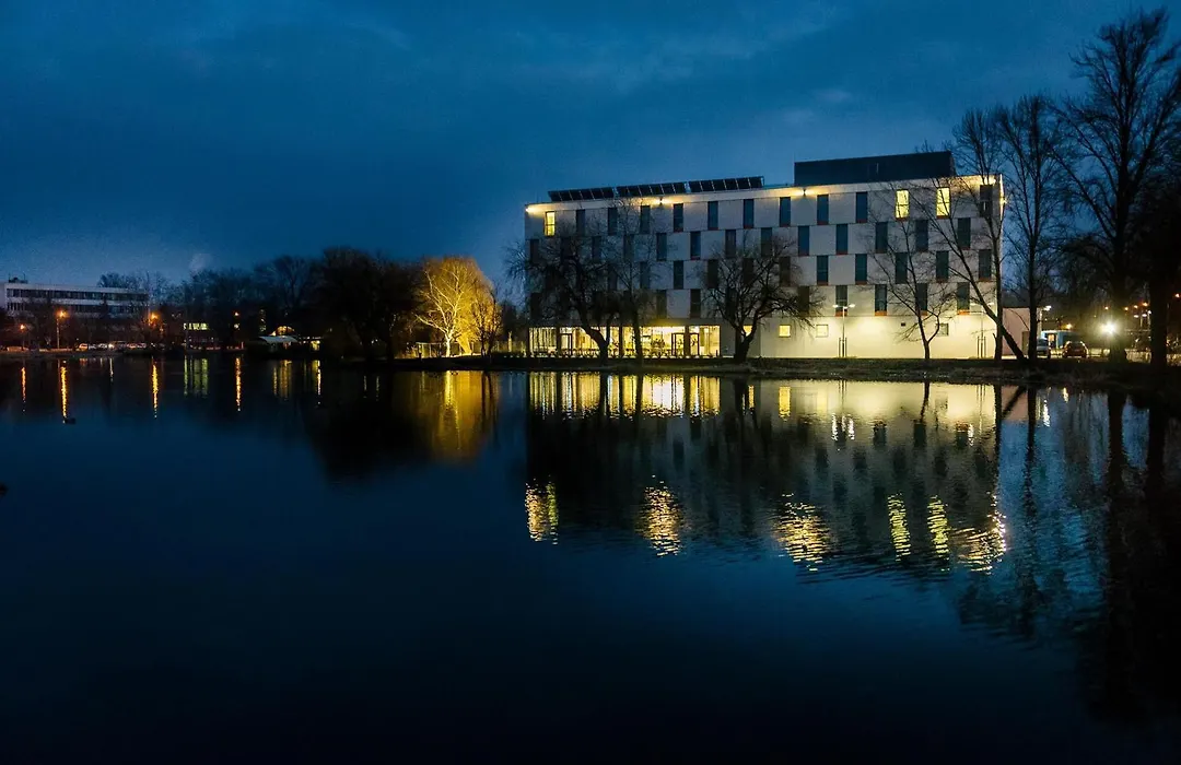 Best Western Plus Lakeside Hotel-1