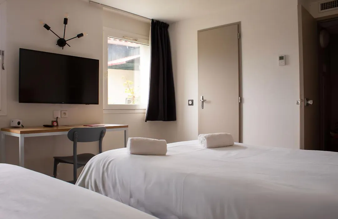 Hotel Les Genets Bayonne-1