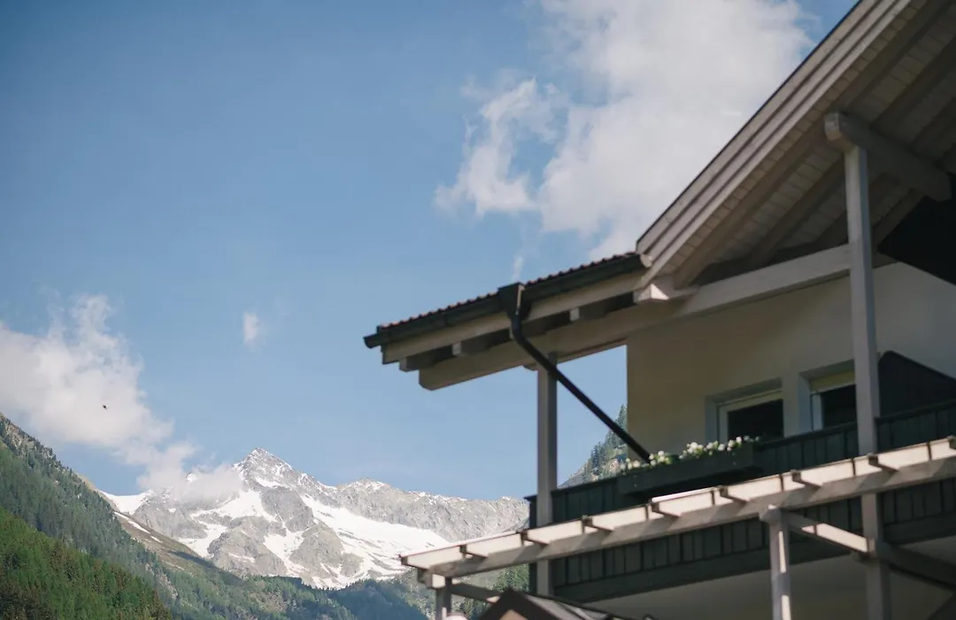 Hotel Fronza - Your Hike & Mountain Home-1