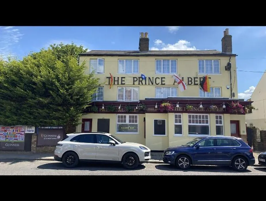 The Prince Albert, Whitton-1