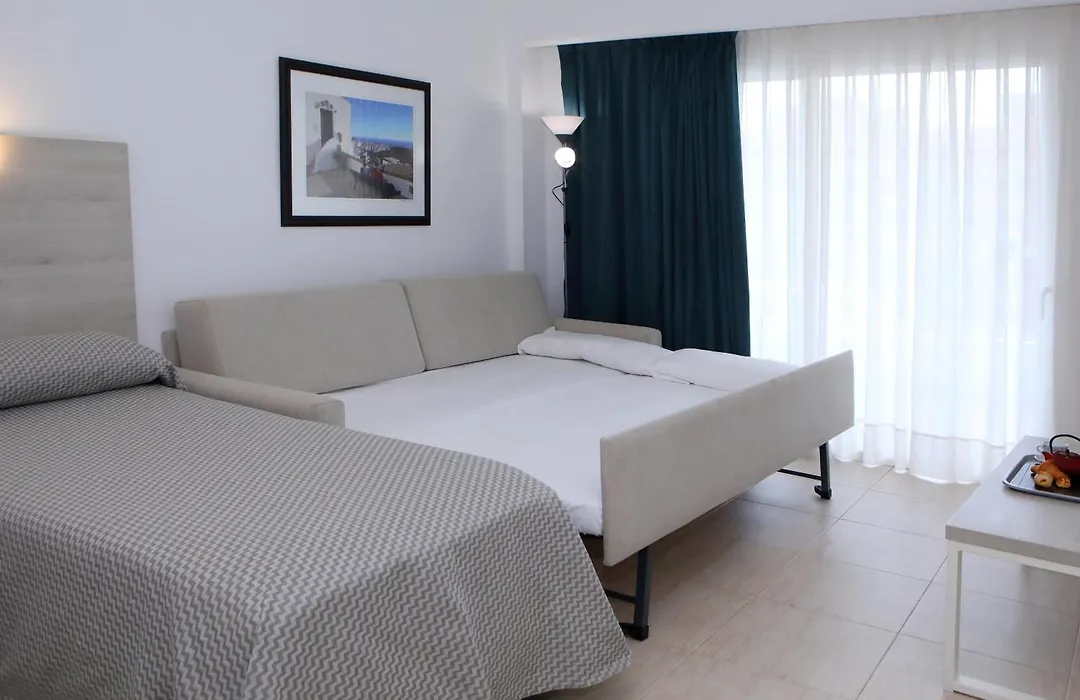 Hotel Apartamentos Pyr Fuengirola-1