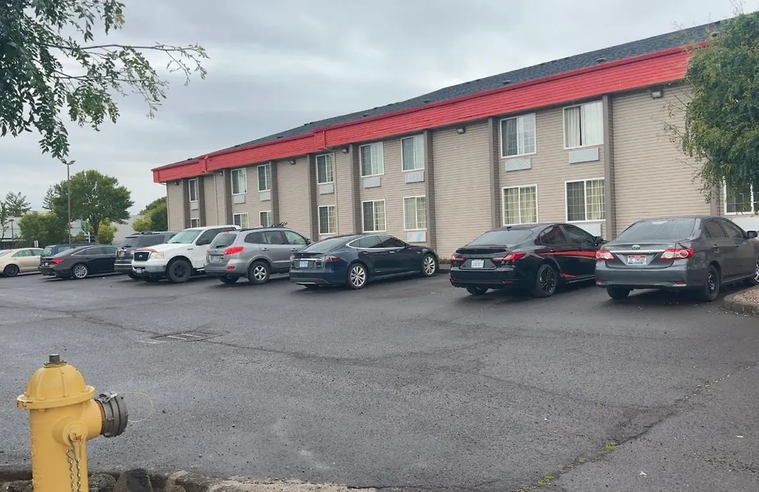 Bridgeway Inn & Suites - Portland Airport-1