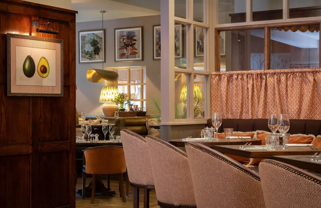 The Ragged Robin - A Heartwood Inn-1