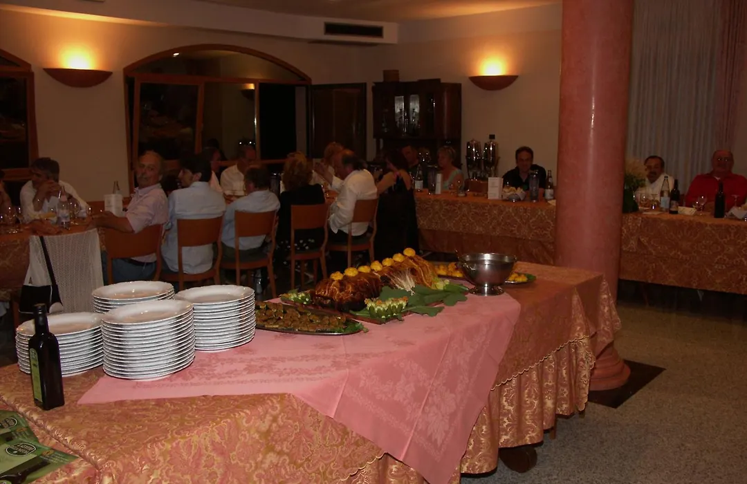 Hotel Boomerang - Check-In & Meals In Front At Hotel Sporting-1