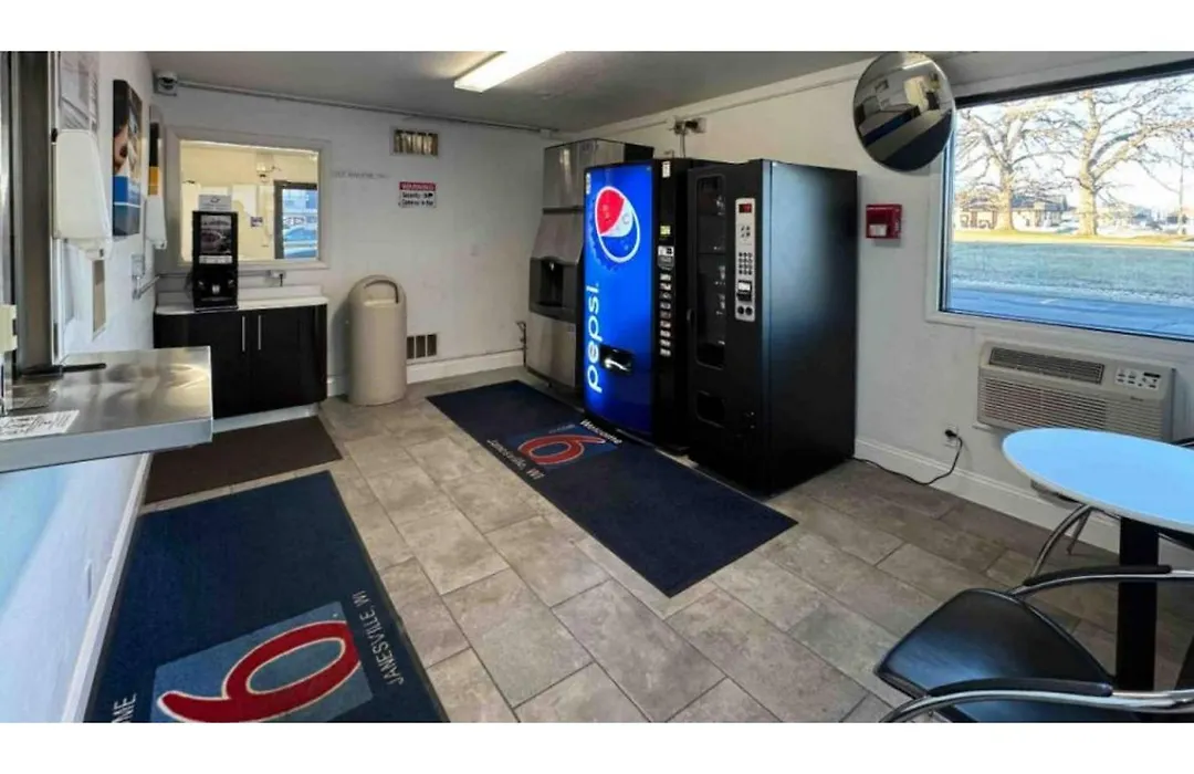Motel 6-Janesville, Wi-1