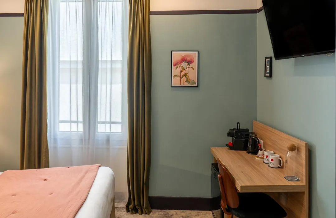Hotel De France, Un Hotel Ammi-1